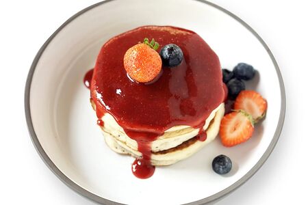 Панкейки с клубничным соусом