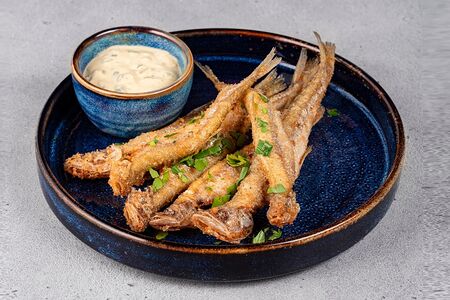 Жареная корюшка с соусом тартар