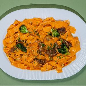 Феттучини с телячьими щёчками и томленым говяжьим маслом