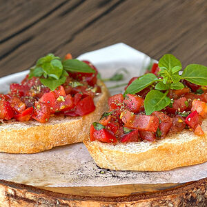 Брускетта с помидорами