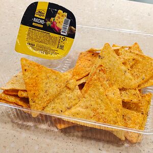 Начос с сырным соусом