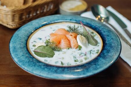 Окрошка на кефире с лососем