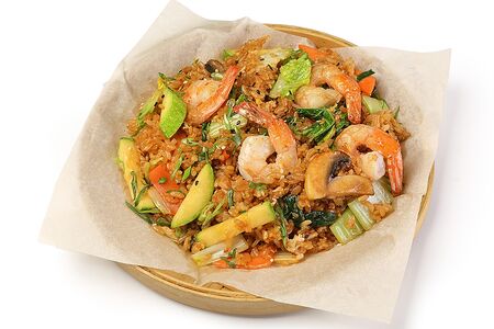 Жареный рис с креветками и овощами