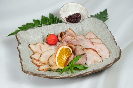 Нарезка из птицы по-домашнему