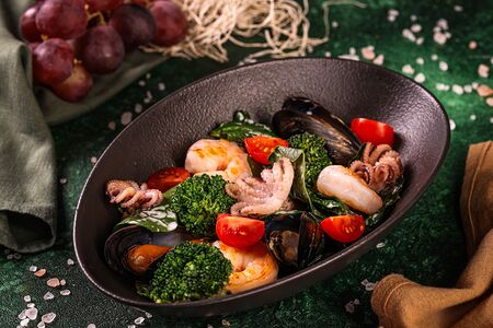 Морепродукты и шпинат