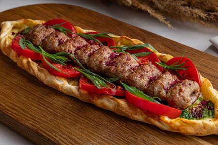 Лахмаджун с люля из баранины