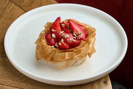 Чизкейк пахлава с клубникой