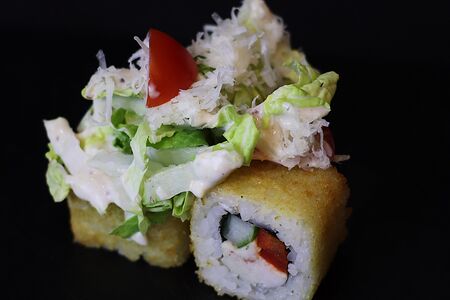 Фри-ролл с курицей и салатом