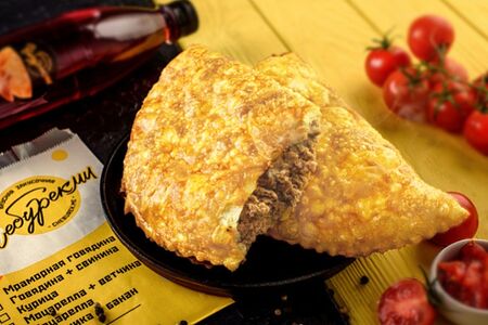 Чебурек с мраморной говядиной