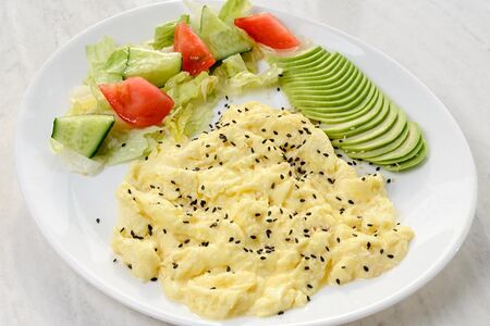 Скрэмбл с авокадо