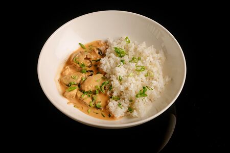 Мидии с рисом в соусе том ям