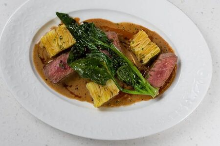 Говяжья вырезка в перечном соусе с картофельным гратеном