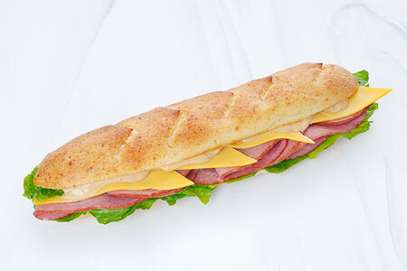 Багет сырный с ветчиной