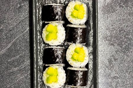 Маки ролл с авокадо