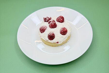 Тарт с малиной