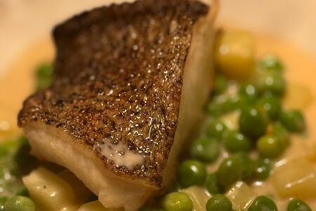 Палтус с картофелем и горохом 