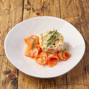 Салат оливье со слабосоленым лососем