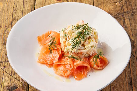 Салат оливье со слабосоленым лососем