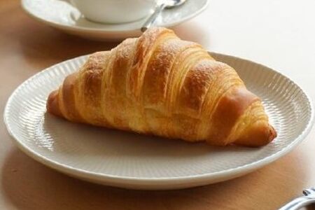 Круассан со сливочным маслом