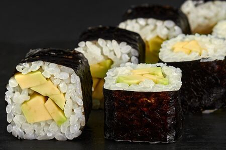 Маки с авокадо