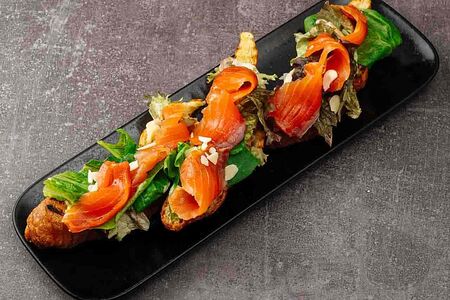 Брускетта с форелью