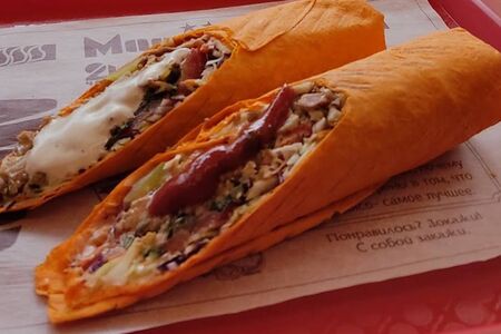 Шаурма со свининой в сырном лаваше