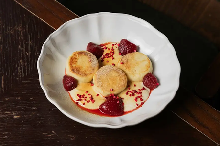 Сырники с муссом Сметана-юдзу и мисо карамелью