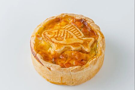 Киш с красной рыбой и брокколи