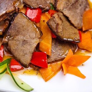 Отварная говядина в соевом соусе