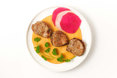 Шашлык из свиной вырезки на пшеничной лепёшке с маринованной кольраби