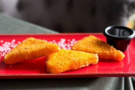 Жареный сулугуни с соусом наршараб