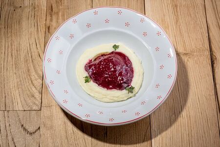 Телячьи щечки с картофельным пюре