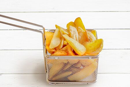 Картофельные дольки в специях