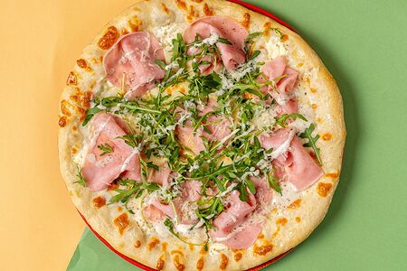 Пицца с ветчиной 