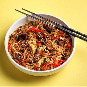 Фунчоза с говядиной и овощами