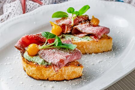 Брускетта с Ростбифом