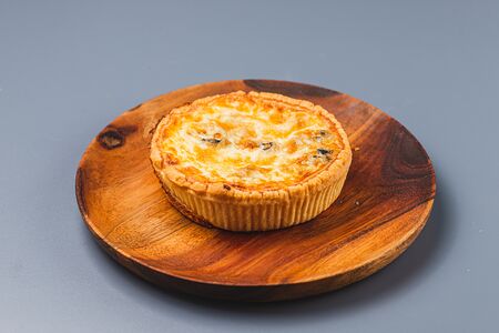 Киш Жюльен с курицей и грибами