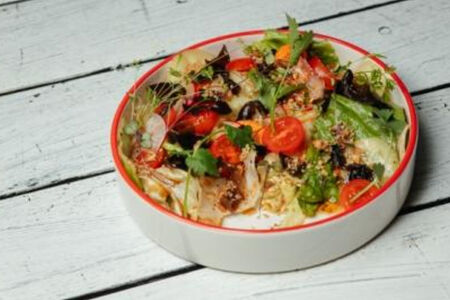 Зеленый овощной салат