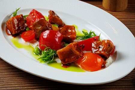 Хрустящие баклажаны с томатами и сливочной страчателлой