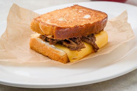 Тост со рваной говядиной 