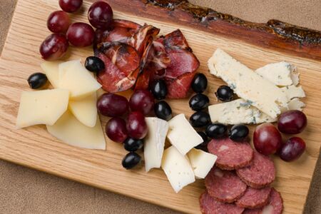 Тарелка к вину