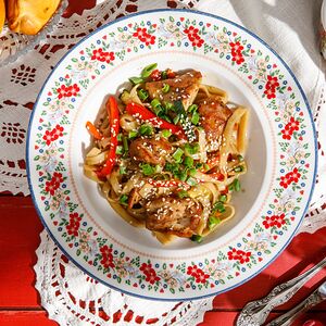 Пшеничная лапша с цыпленком и овощами
