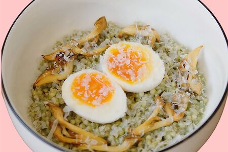 Зеленая гречка с домашним песто и вешанками