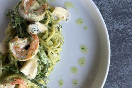 Паста с креветками и шпинатом
