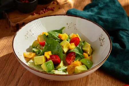 Салат с авокадо