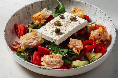 Свежий салат с сыром фета