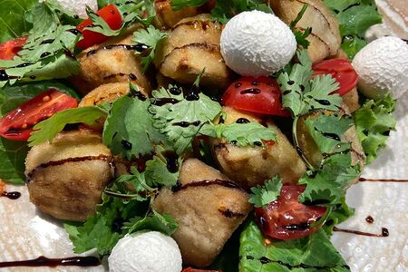 Салат с хрустящими баклажанами