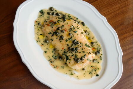 Филе дорадо с каперсами и петрушкой 