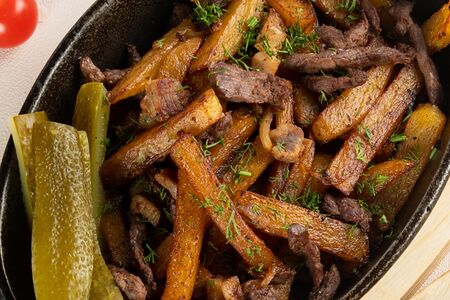 Фирменный картофель с телятиной