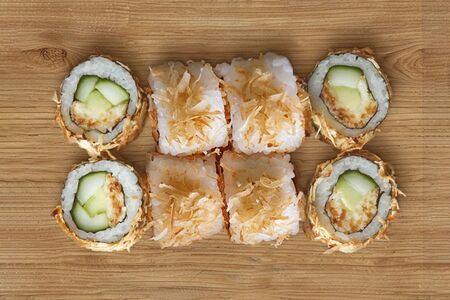 Ролл бонито угорь